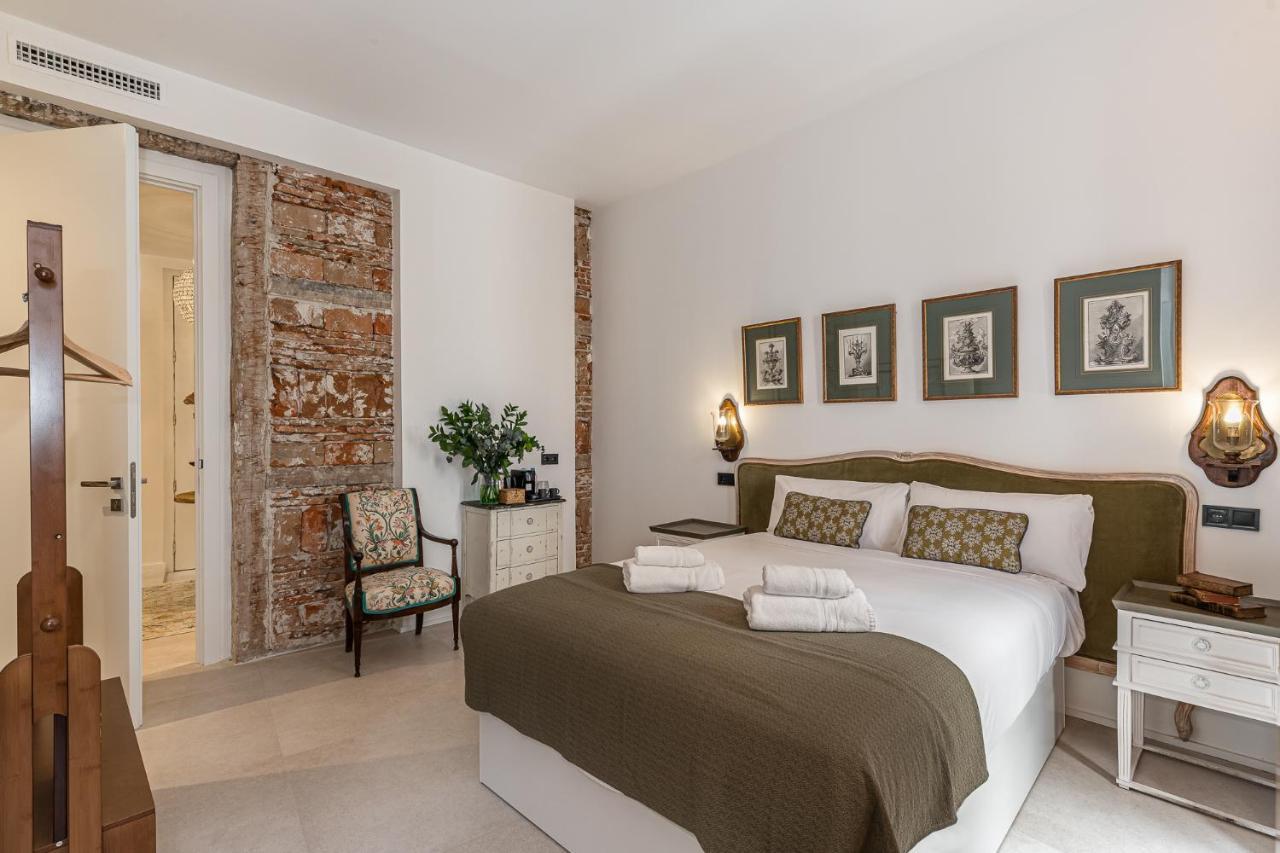 Queens House Chueca Madrid Bagian luar foto