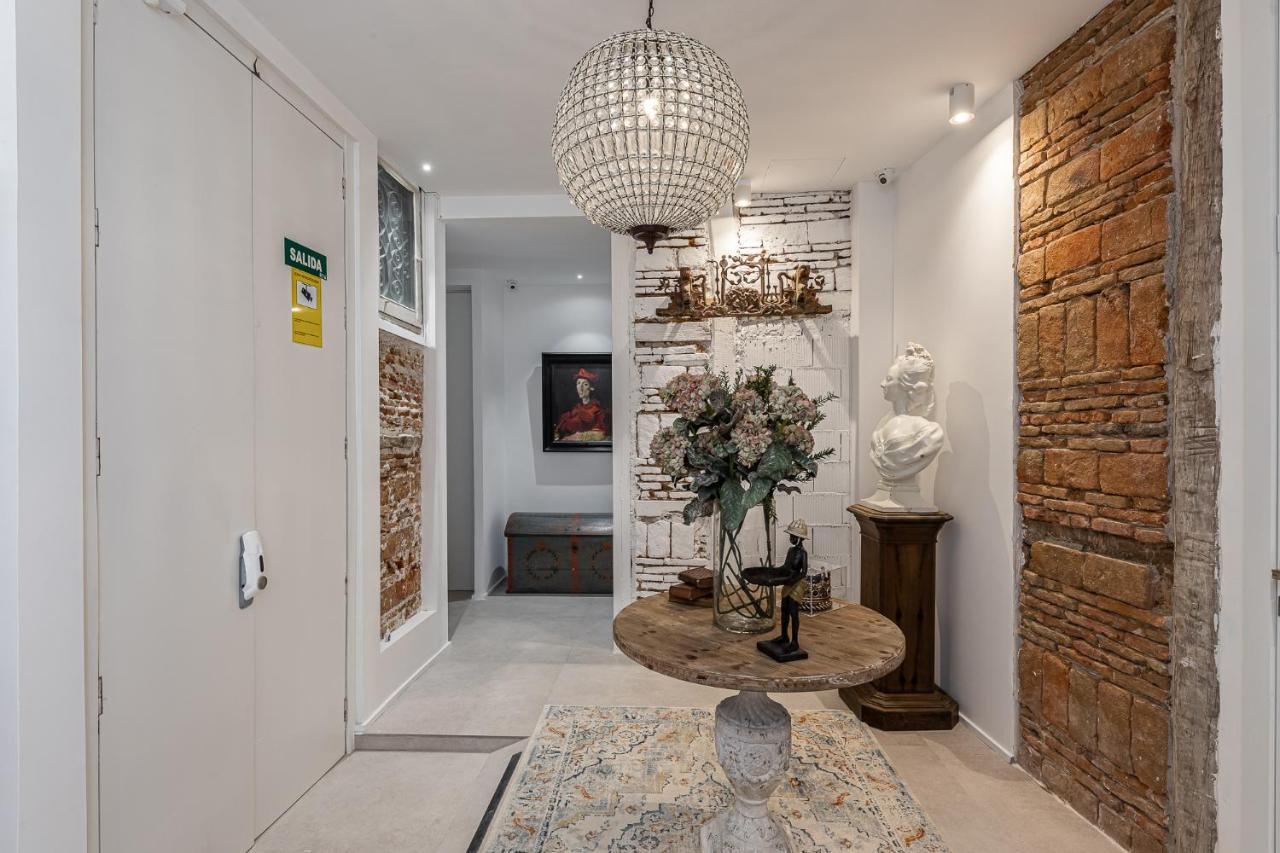 Queens House Chueca Madrid Bagian luar foto