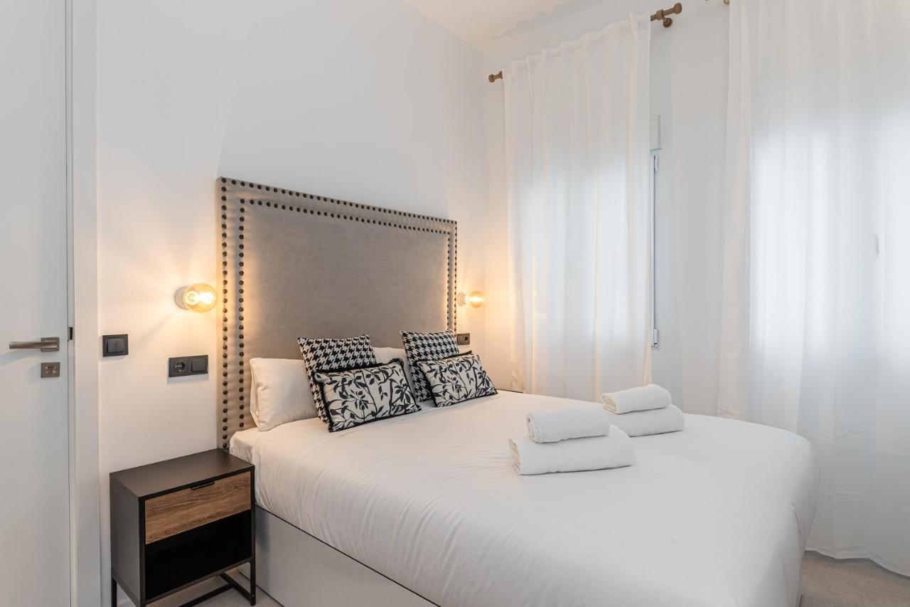 Queens House Chueca Madrid Bagian luar foto