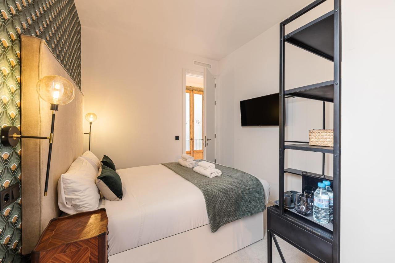 Queens House Chueca Madrid Bagian luar foto