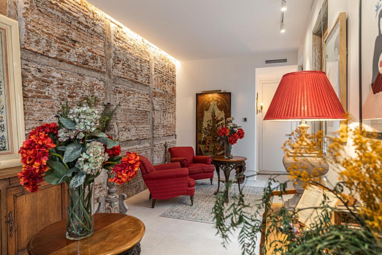 Queens House Chueca Madrid Bagian luar foto